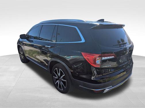 2022 Honda Pilot Touring 8-Passenger