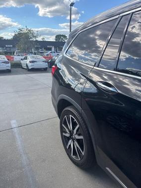 2022 Honda Pilot Touring 8-Passenger