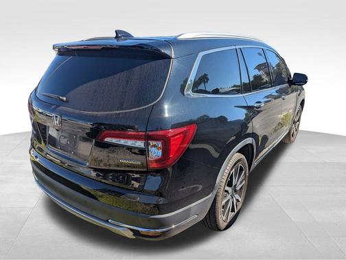 2022 Honda Pilot Touring 8-Passenger