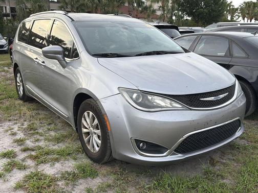 Billet Silver Metallic Clearcoat 2019 Chrysler Pacifica Touring-L