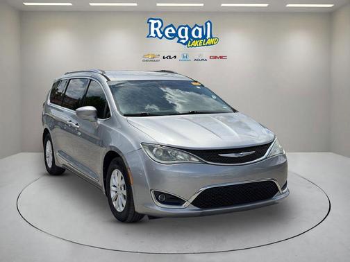 Billet Silver Metallic Clearcoat 2019 Chrysler Pacifica Touring-L