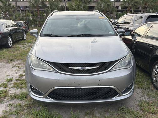 Billet Silver Metallic Clearcoat 2019 Chrysler Pacifica Touring-L