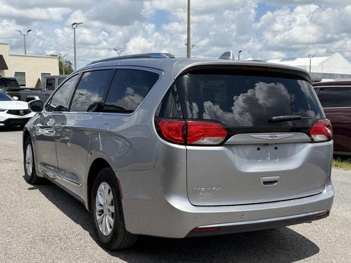 Billet Silver Metallic Clearcoat 2019 Chrysler Pacifica Touring-L