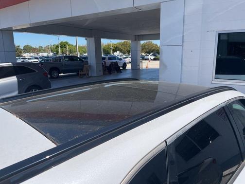 Glacial White Pearl 2021 Kia Sorento SX