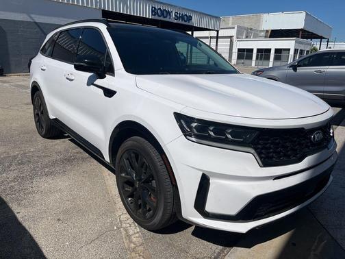 Glacial White Pearl 2021 Kia Sorento SX