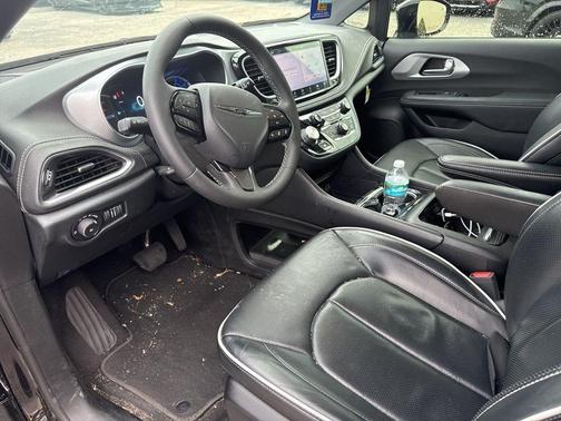 2025 Chrysler Pacifica Hybrid Select