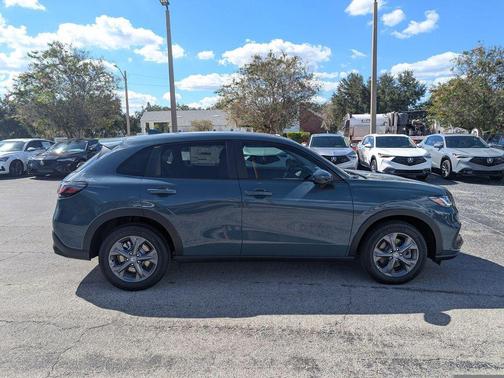 Pearl 2026 Honda HR-V LX