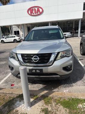Brilliant Silver Metallic 2018 Nissan Pathfinder SV