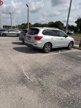 Brilliant Silver Metallic 2018 Nissan Pathfinder SV