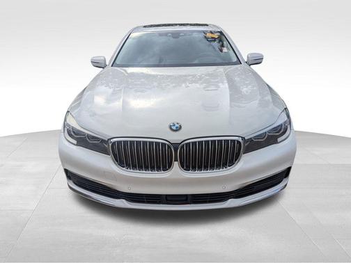 2019 BMW 740 i