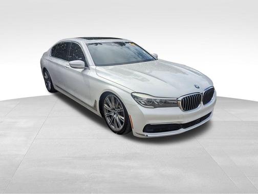 2019 BMW 740 i