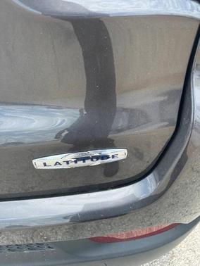 Photo 3 of 3 of 2022 Jeep Compass Latitude