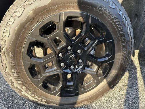 Sterling Gray Metallic 2026 Chevrolet Colorado Trail Boss