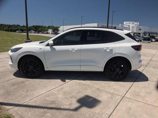 Star White Metallic Tri-Coat 2023 Ford Escape ST-Line Elite
