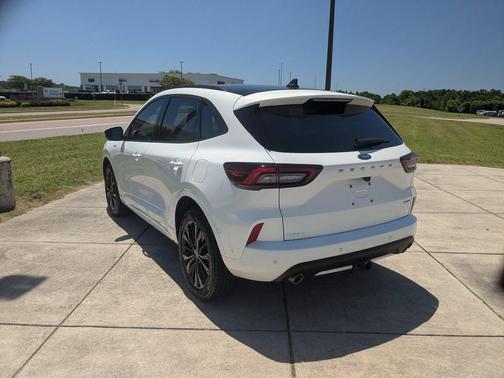 Star White Metallic Tri-Coat 2023 Ford Escape ST-Line Elite