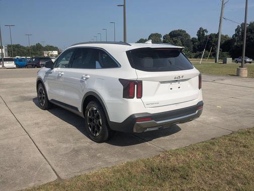 Glacial White Pearl 2024 Kia Sorento S