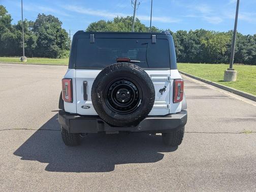 Oxford White 2026 Ford Bronco Outer Banks