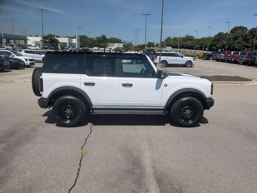 Oxford White 2026 Ford Bronco Outer Banks