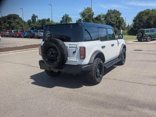 Oxford White 2026 Ford Bronco Outer Banks