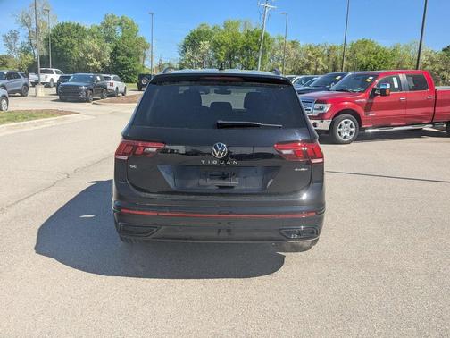 Deep Black Pearl 2023 Volkswagen Tiguan 2.0T SE R-Line Black 4MOTION