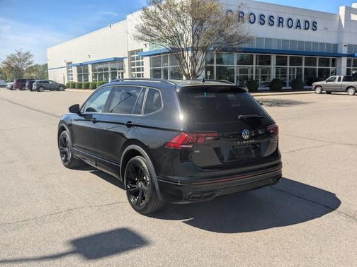 Deep Black Pearl 2023 Volkswagen Tiguan 2.0T SE R-Line Black 4MOTION