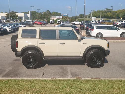 Desert Sand 2026 Ford Bronco Outer Banks