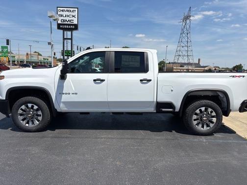Summit White 2026 Chevrolet Silverado 2500 Custom