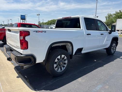 Summit White 2026 Chevrolet Silverado 2500 Custom