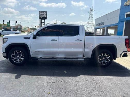White Frost Tri-Coat 2022 GMC Sierra 1500 SLT