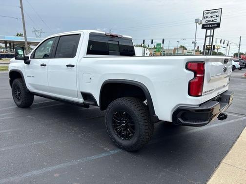 Summit White 2026 Chevrolet Silverado 2500 ZR2