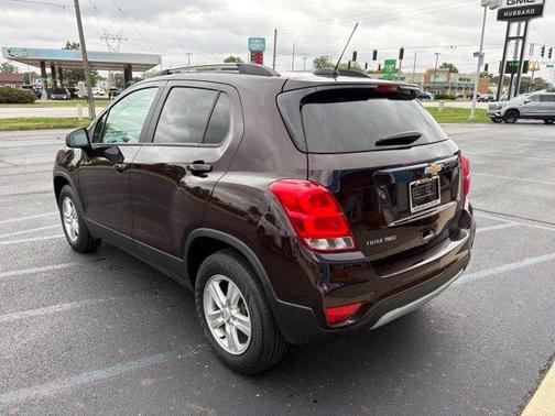 Black Cherry Metallic 2022 Chevrolet Trax LT