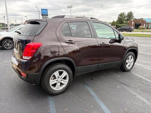 Black Cherry Metallic 2022 Chevrolet Trax LT