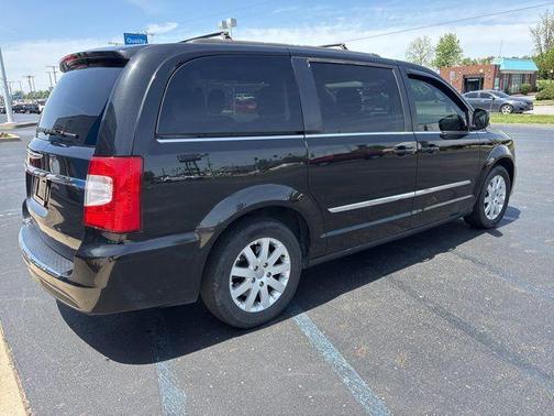 Brilliant Black Crystal Pearlcoat 2016 Chrysler Town & Country Touring