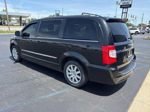 Brilliant Black Crystal Pearlcoat 2016 Chrysler Town & Country Touring