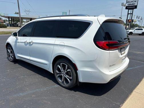 Bright White Clearcoat 2021 Chrysler Pacifica Pinnacle
