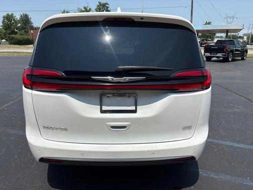 Bright White Clearcoat 2021 Chrysler Pacifica Pinnacle