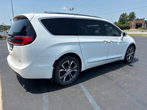 Bright White Clearcoat 2021 Chrysler Pacifica Pinnacle