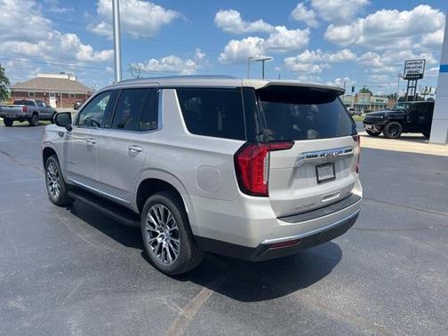 2023 GMC Yukon SLT