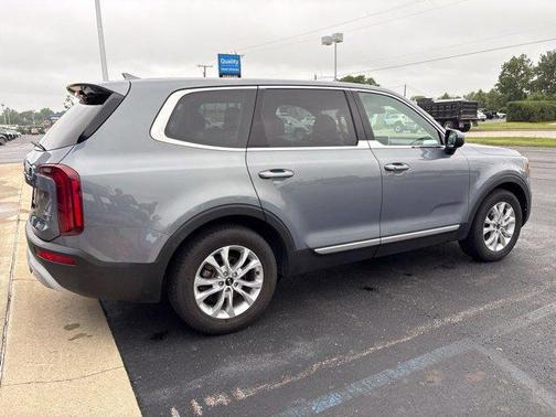 Everlasting Silver 2020 Kia Telluride LX