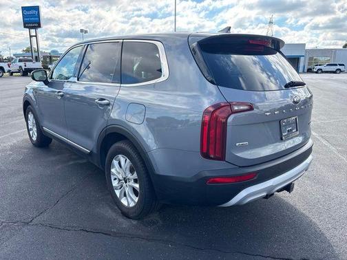 Everlasting Silver 2020 Kia Telluride LX