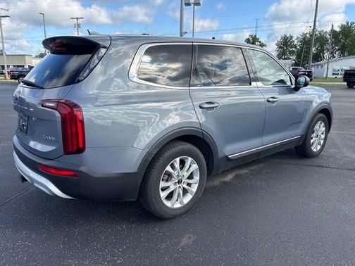 Everlasting Silver 2020 Kia Telluride LX