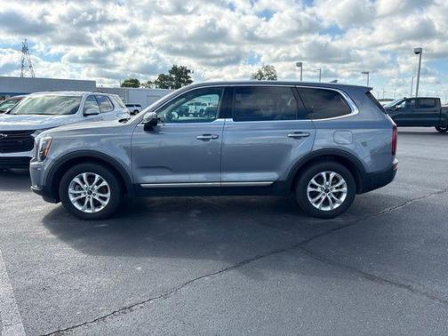 Everlasting Silver 2020 Kia Telluride LX