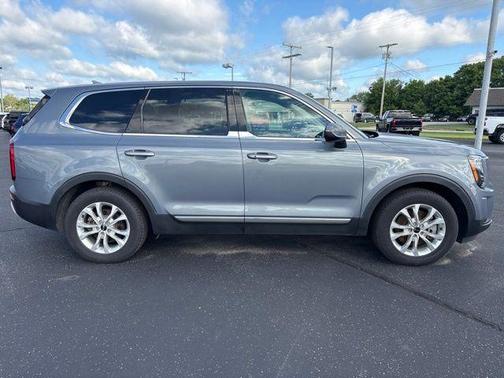 Everlasting Silver 2020 Kia Telluride LX