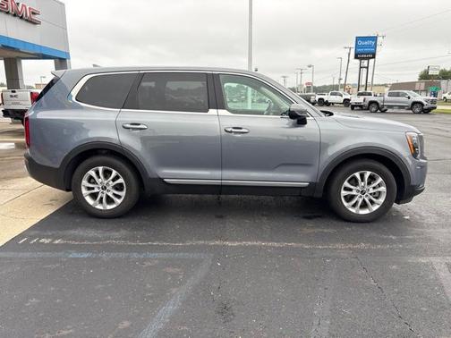 Everlasting Silver 2020 Kia Telluride LX