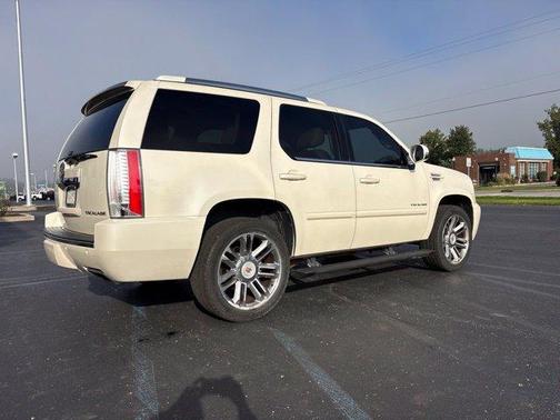 White Diamond Tri-Coat 2014 Cadillac Escalade Premium