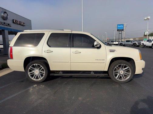 White Diamond Tri-Coat 2014 Cadillac Escalade Premium