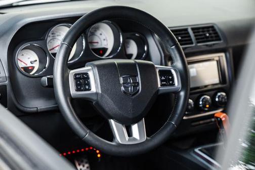 Toxic Orange Pearlcoat 2011 Dodge Challenger R/T
