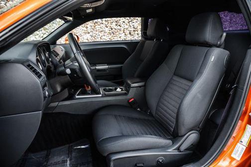 Toxic Orange Pearlcoat 2011 Dodge Challenger R/T