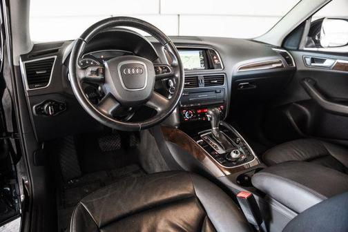 Brilliant Black 2011 Audi Q5 Premium Plus