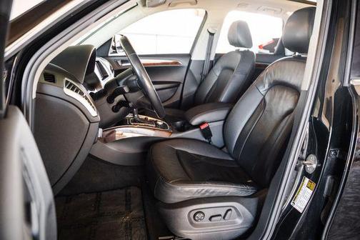 Brilliant Black 2011 Audi Q5 Premium Plus